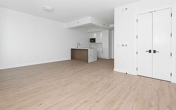 3rd image of 101 Bruckner Blvd #5X