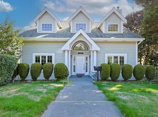 1368 Bayview St, North Bend, OR 97459