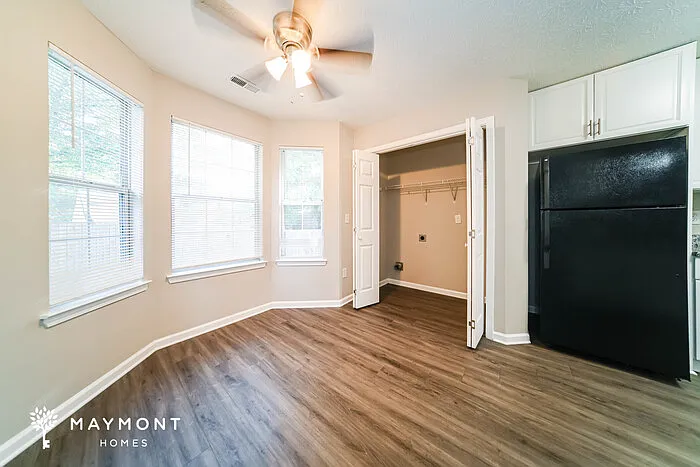512 Edgewater Way — Photo 5