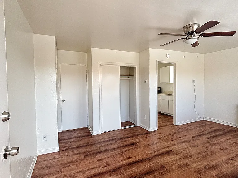 1122 Cherry Ave #D — Photo 12