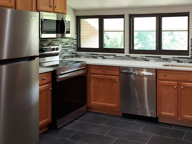 6 Longwood Dr #5 — Photo 5