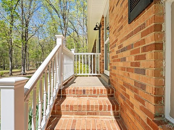 4th image of 2406 Morningview Dr
