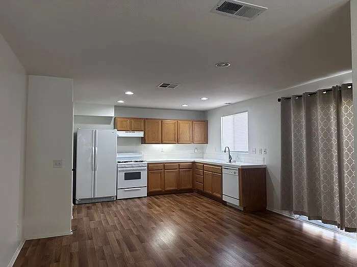 134 Palermo Dr — Photo 2