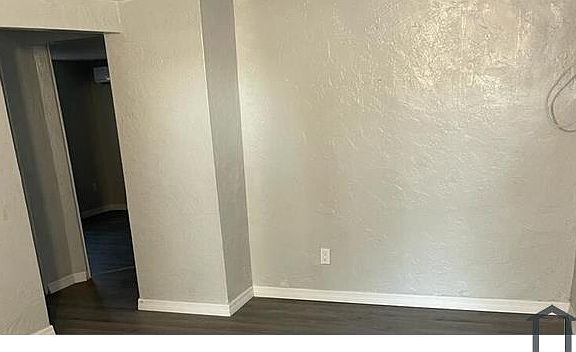 3rd image of 2835 6th Ave S #1