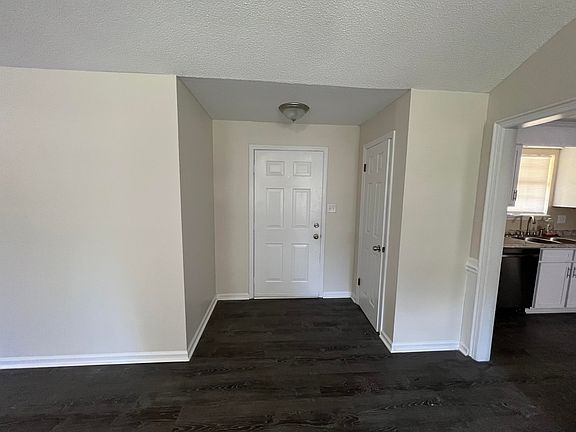 3rd image of 2912 Norwood Dr
