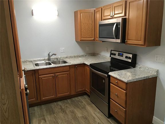 4th image of 2704 Canal Dr N