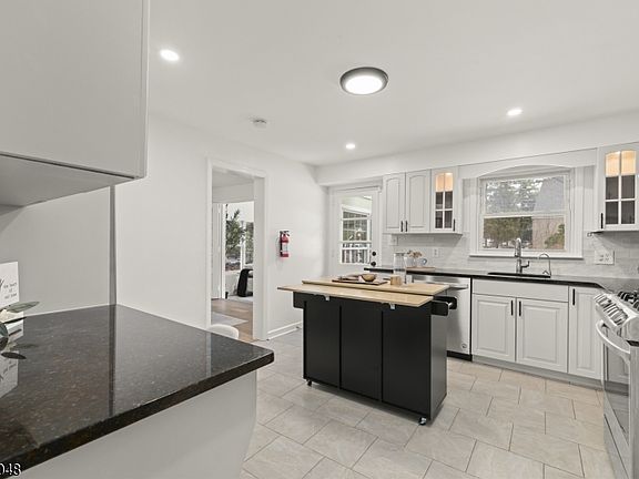 5th image of 30 Silver Spring Rd