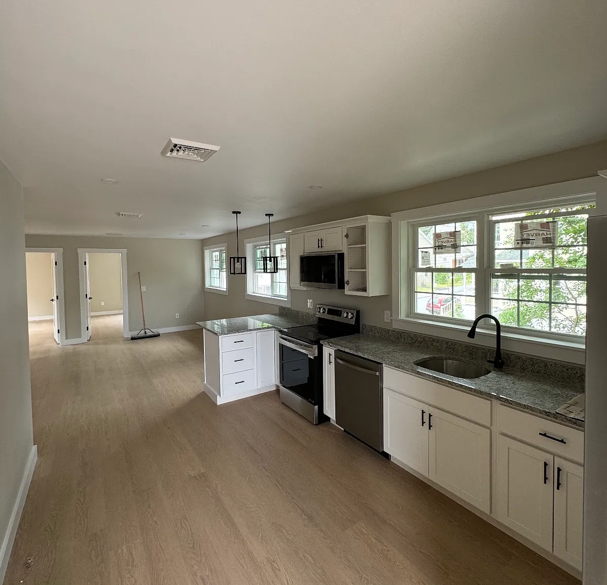 111 Warren St — Photo 3
