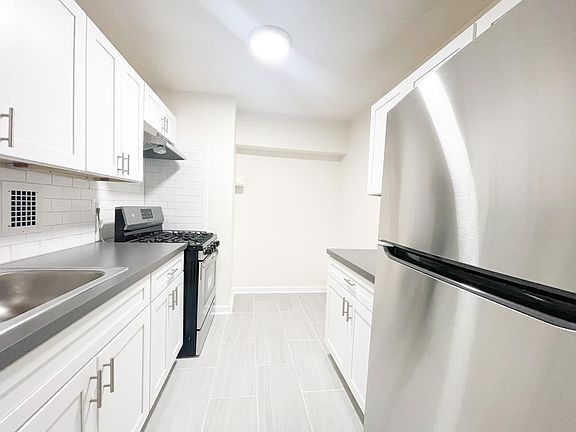 5th image of 42 E Sidney Ave #8H