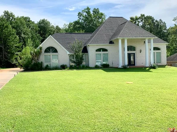 325 Spring Creek Dr, Nacogdoches, TX 75965