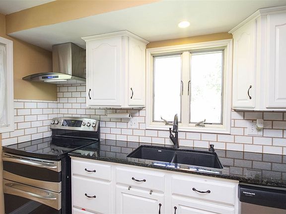 4th image of 2509 Deerwood Dr