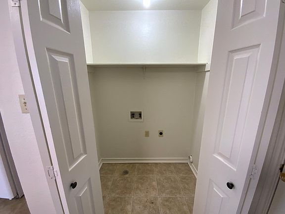 3rd image of 101 Valley Cir APT A