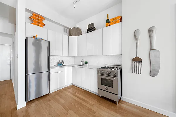 Sold by Warburg | media 3