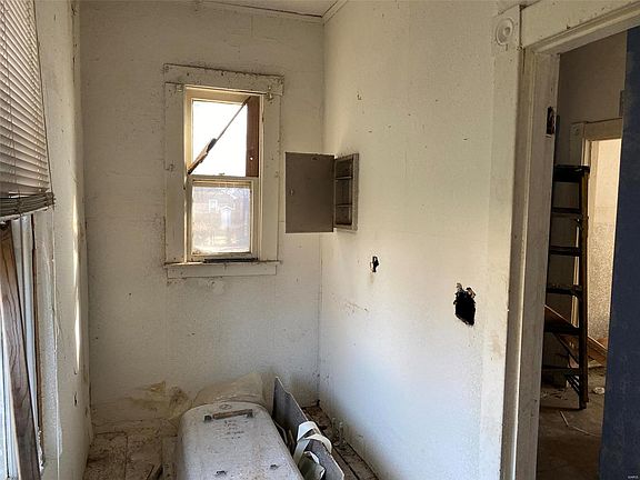 5th image of 2150 Lee Ave