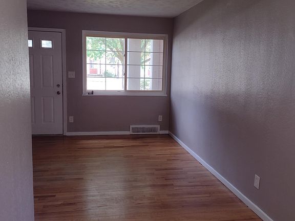 3rd image of 22651 Fox Ave APT E