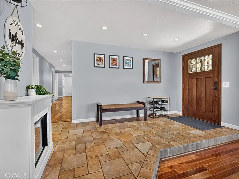 2711 Sweetbriar Dr — Photo 3