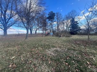 9695 Roanoke Rd, Stafford, NY 14143