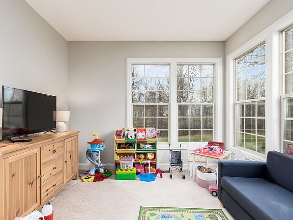 2nd image of 5689 Edgebrook Dr