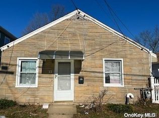 11 Byrd St, Hempstead, NY 11550