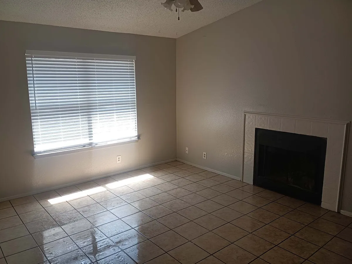 Building Photo - 9602 Sugar Hill Dr #B