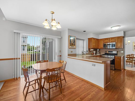 4th image of 2802 Forestview Dr