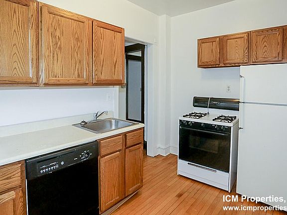 2nd image of 3509 N Greenview Ave #1