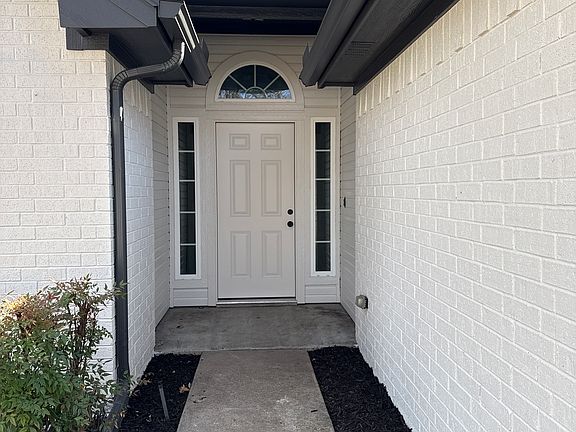 2nd image of 101 King Arthur Ct