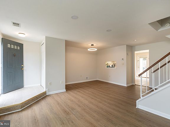 3rd image of 7515 Manigold Ct