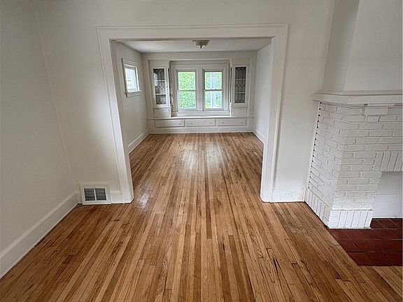 4th image of 4904 E 109th St