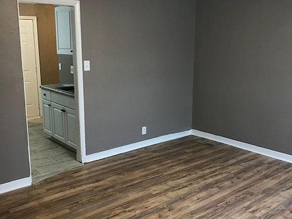 3rd image of 4922 Farrington Ave #4924