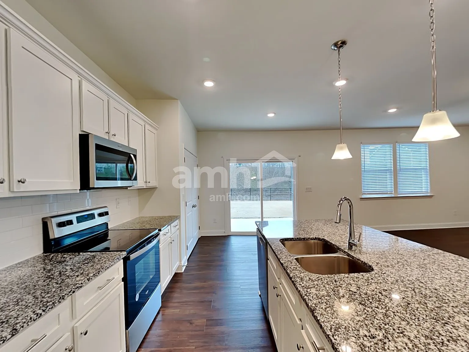 4 bed, 2.5 bath, 1977 sqft, $2,335 — Photo 3
