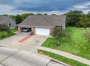 601 Carlton Dr, Lincoln, NE 68512