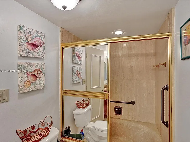 1201 S Ocean Dr — Photo 10