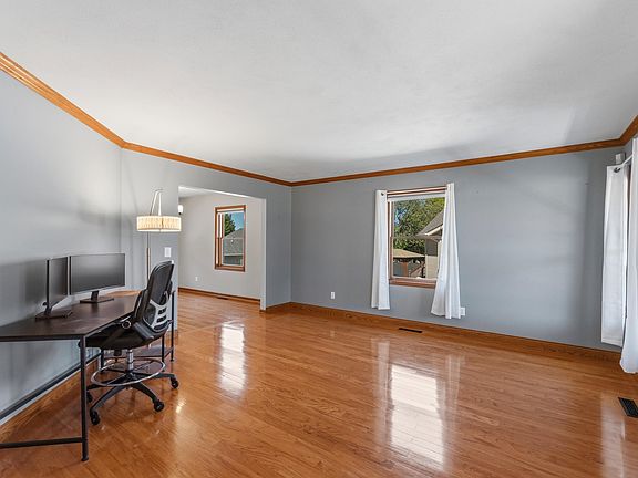 3rd image of 306 Emily Ln
