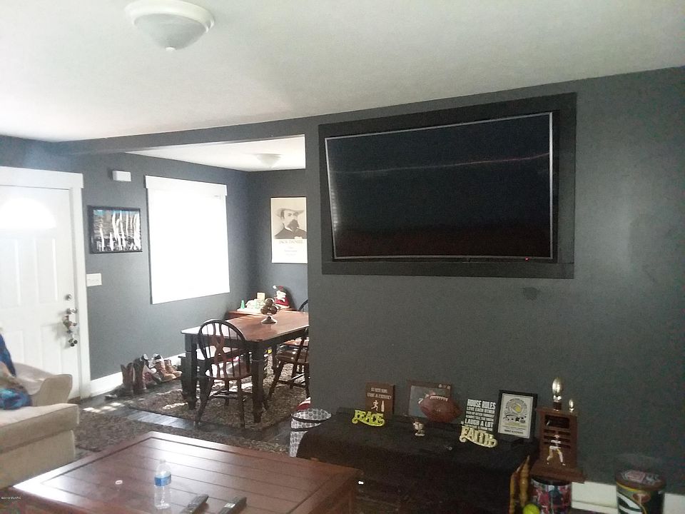 2nd image of 3811 Standish Ave NE