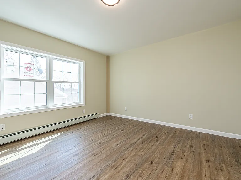 31 Drummond St — Photo 14