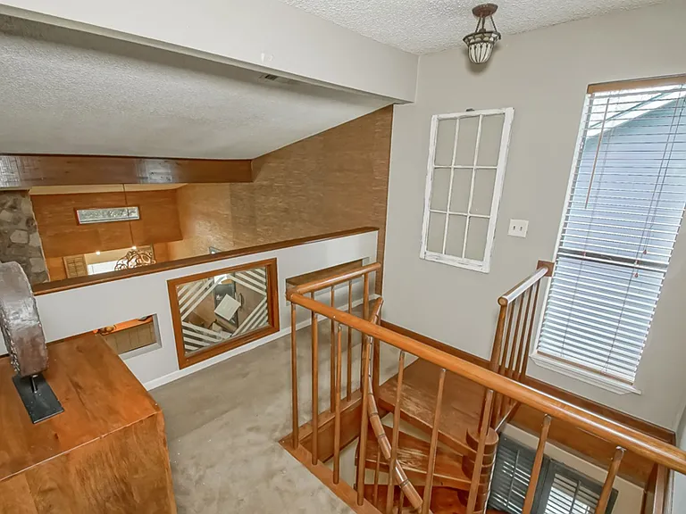 7634 Oakmount Dr — Photo 16