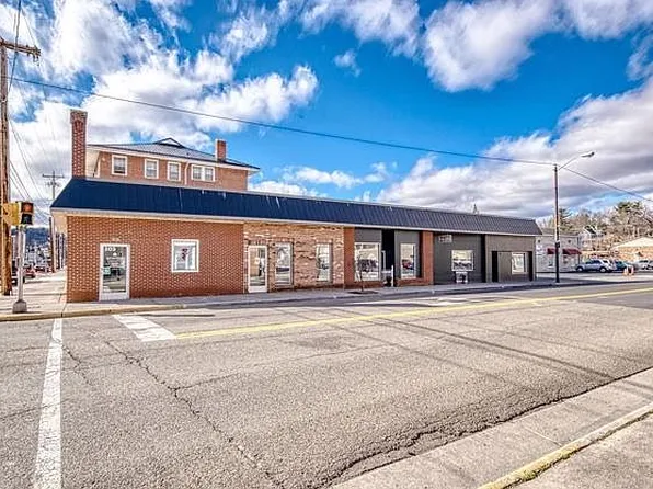 305 N Washington Ave, Pulaski, VA 24301