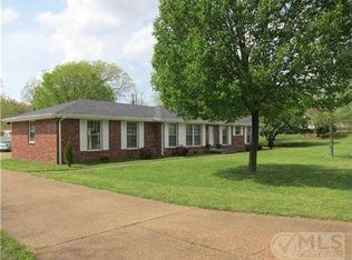 202 Royal Oak Dr, Dickson, TN 37055