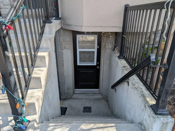 2823 Saint Clair Ave E, Toronto, ON M4B 1N3