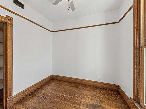 2nd image of 1042 W Barry Ave