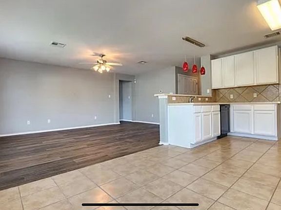 3rd image of 225 Clydesdale St