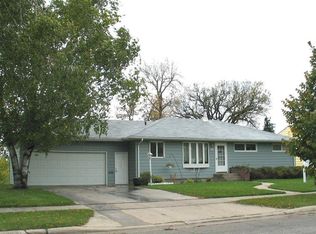 11 Wylie Ct NW, East Grand Forks, MN 56721