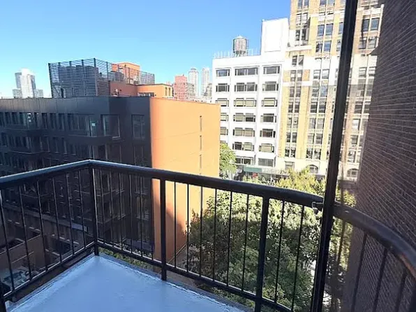 343 West 51st Street image 14 of 16