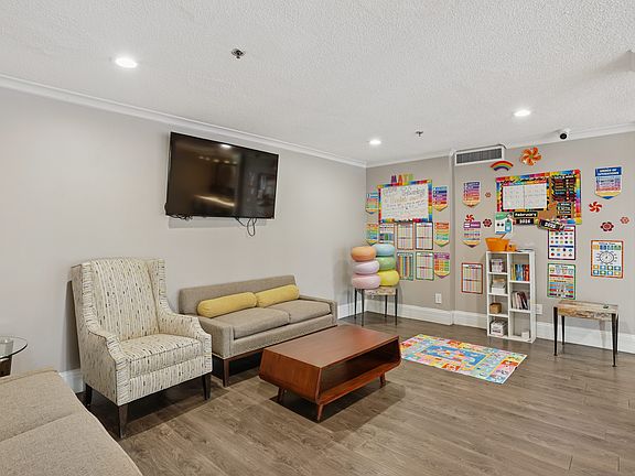 4th image of 3400 Sweetwater Rd #909