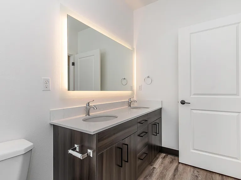 Lakeview Apartments — Photo 53