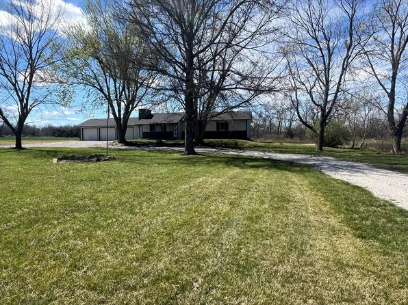 13515 Gray Rd, Chanute, KS 66720