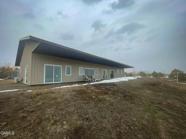 9142 28th St NE, Tolna, ND 58380