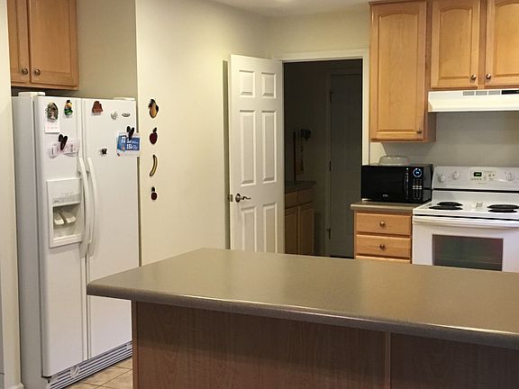 3rd image of 3009 Village Ct