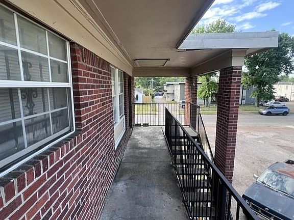 3rd image of 4034 Berkshire Ave